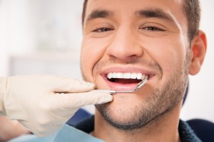 What Smokers Need To Know About Cosmetic Dentist Services